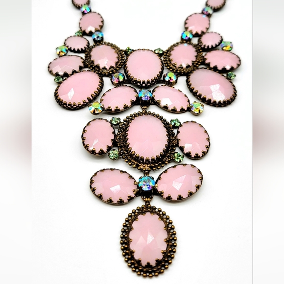 Sorrelli Rose Quartz + Aurora Borealis Swarovski Crystal Oval Statement Necklace - Picture 4 of 13